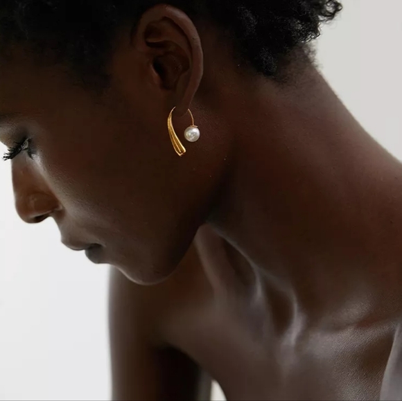 Trendy Pearl Earrings - Picture 5 of 6